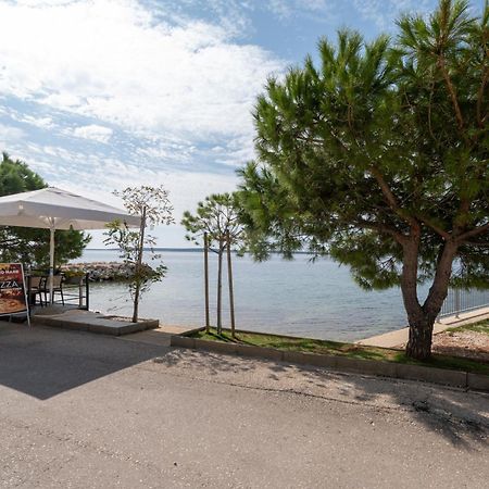 Apartments By The Sea Mandre, Pag - 4093 Kolan Exterior photo