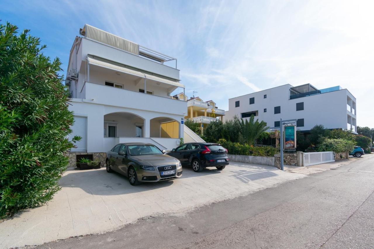 Apartments By The Sea Mandre, Pag - 4093 Kolan Exterior photo