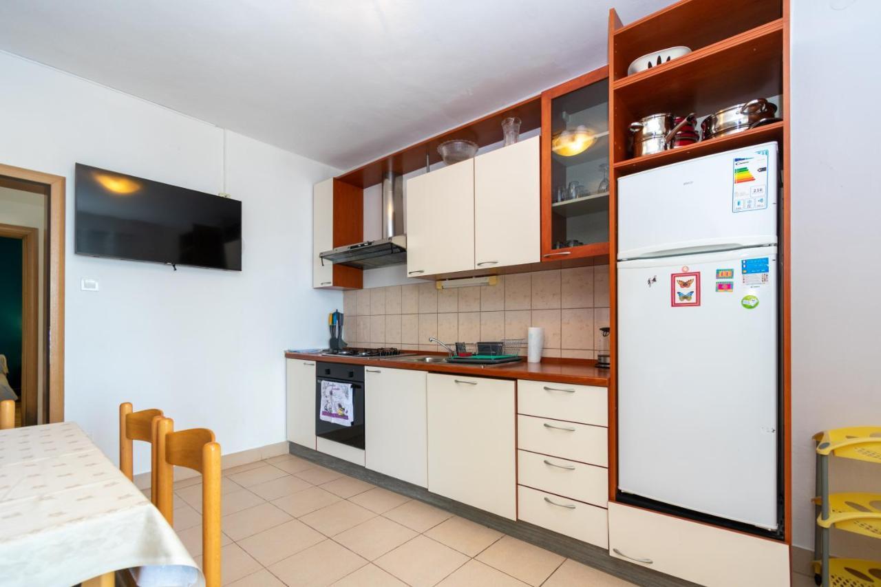 Apartments By The Sea Mandre, Pag - 4093 Kolan Exterior photo