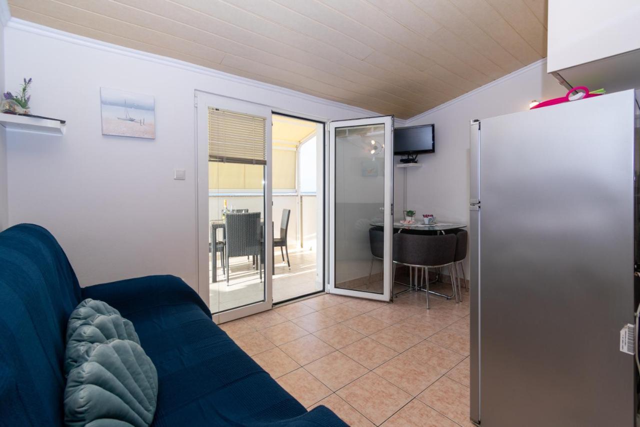 Apartments By The Sea Mandre, Pag - 4093 Kolan Exterior photo