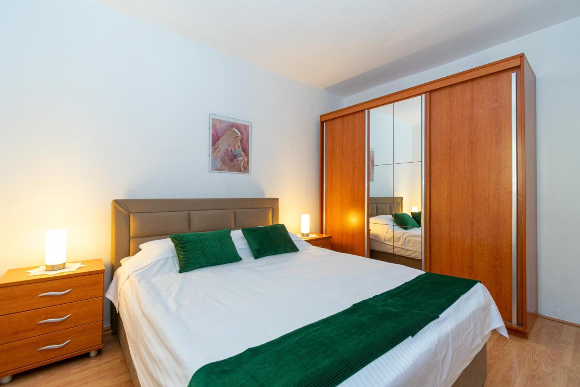 Apartments By The Sea Mandre, Pag - 4093 Kolan Room photo